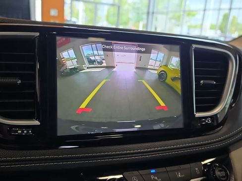 Used 2023 Chrysler Pacifica Limited FWD image 33