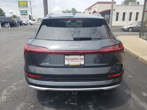 Used 2019 Audi e-tron Prestige w/ Prestige Package image 6