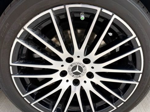 Used 2025 Mercedes-Benz C 300 Sedan image 9