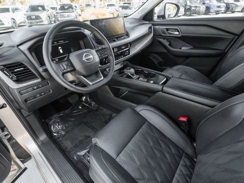 Used 2025 Nissan Rogue Platinum w/ Platinum Premium Package image 5