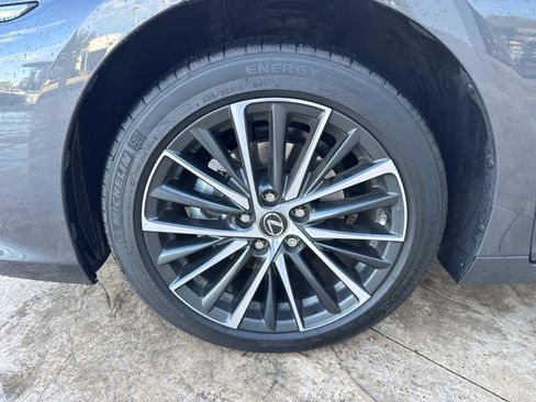 Used 2025 Lexus ES 300h w/ Premium Package image 10