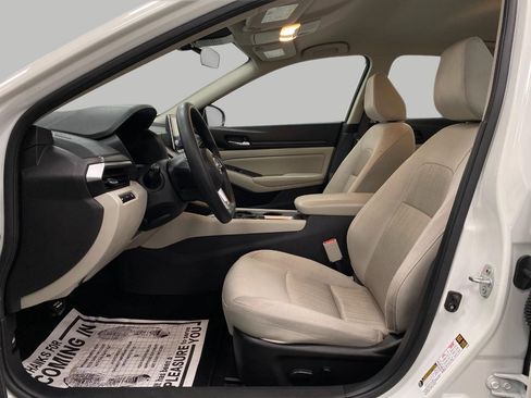 Used 2025 Nissan Altima 2.5 SV FWD image 27