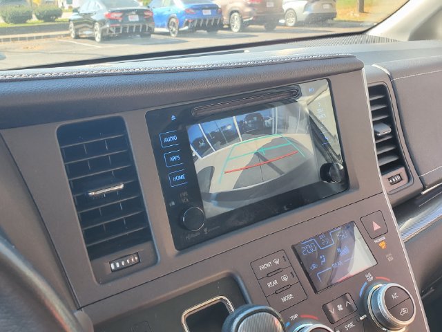 Used 2015 Toyota Sienna SE FWD image 26