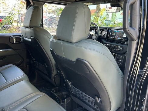 Used 2025 Jeep Gladiator Mojave image 44