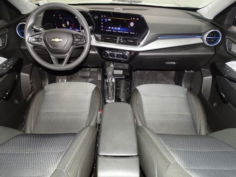 Used 2024 Chevrolet Trax LT FWD image 25