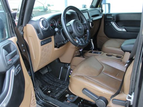 Used 2013 Jeep Wrangler Unlimited Rubicon w/ Dual Top Group AWD/4WD image 12