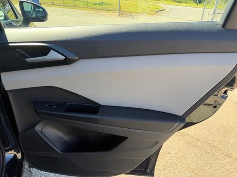 Used 2023 Volkswagen Taos S image 30