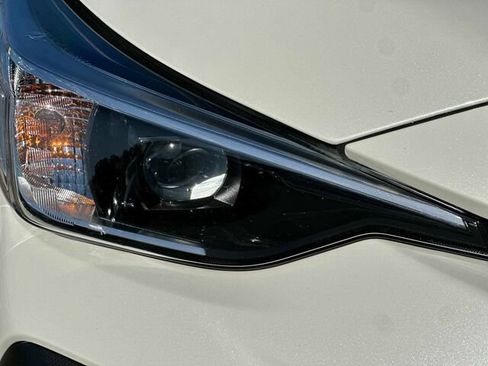 Used 2024 Subaru Crosstrek 2.0i Premium AWD/4WD image 32