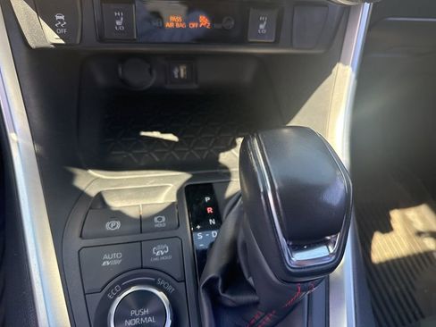 Used 2023 Toyota RAV4 SE w/ Weather & Moonroof Package image 27