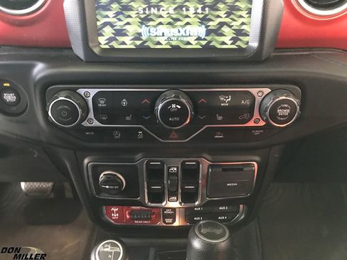 Certified 2023 Jeep Wrangler Unlimited Rubicon w/ Cold Weather Group image 22