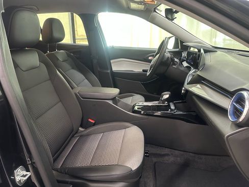 Certified 2025 Chevrolet Trax LT w/ LT Convenience Package image 22