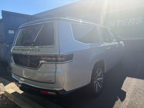 Used 2024 Jeep Grand Wagoneer L Series III image 4