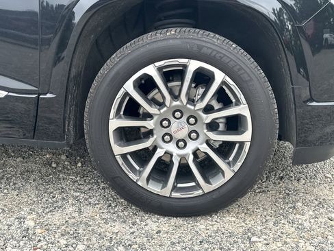 Used 2022 GMC Acadia Denali w/ Denali Technology Package FWD image 13