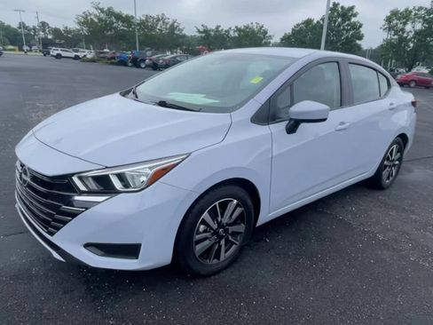 Used 2024 Nissan Versa SV FWD image 4