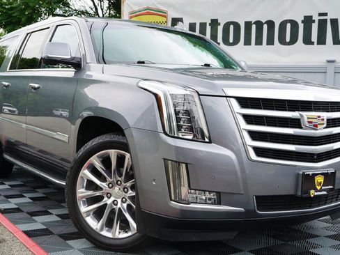 Used 2019 Cadillac Escalade ESV Luxury AWD/4WD image 41
