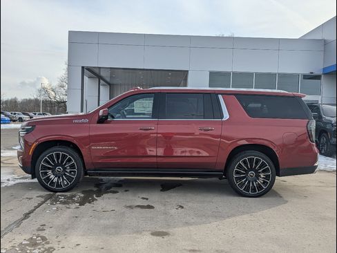 New 2026 Chevrolet Suburban High Country AWD/4WD image 9