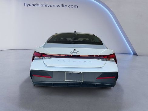 New 2026 Hyundai Elantra SE FWD image 4