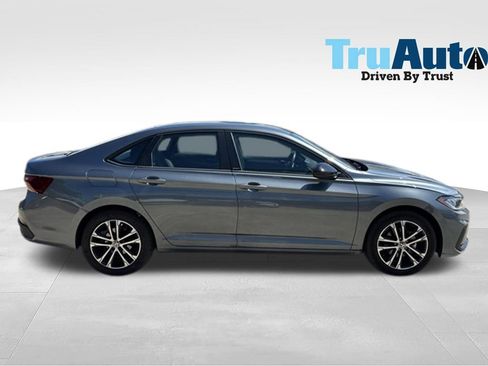 Used 2025 Volkswagen Jetta Sport FWD image 8