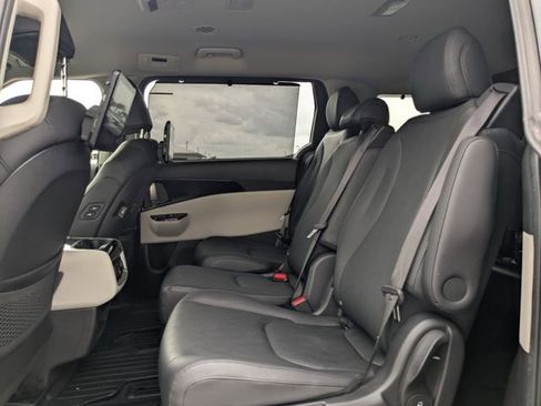 Certified 2022 Kia Carnival SX image 19