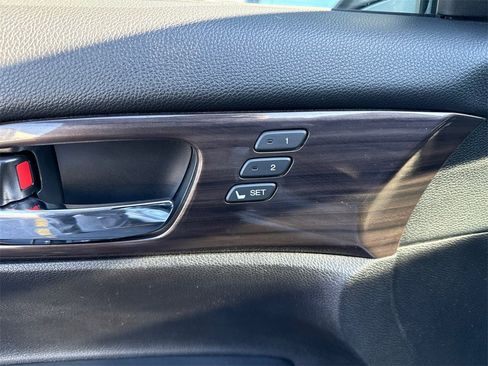 Used 2016 Honda Accord Touring image 18