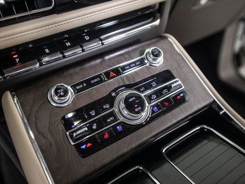 Used 2024 Lincoln Aviator Reserve w/ Equipment Group 201A image 38