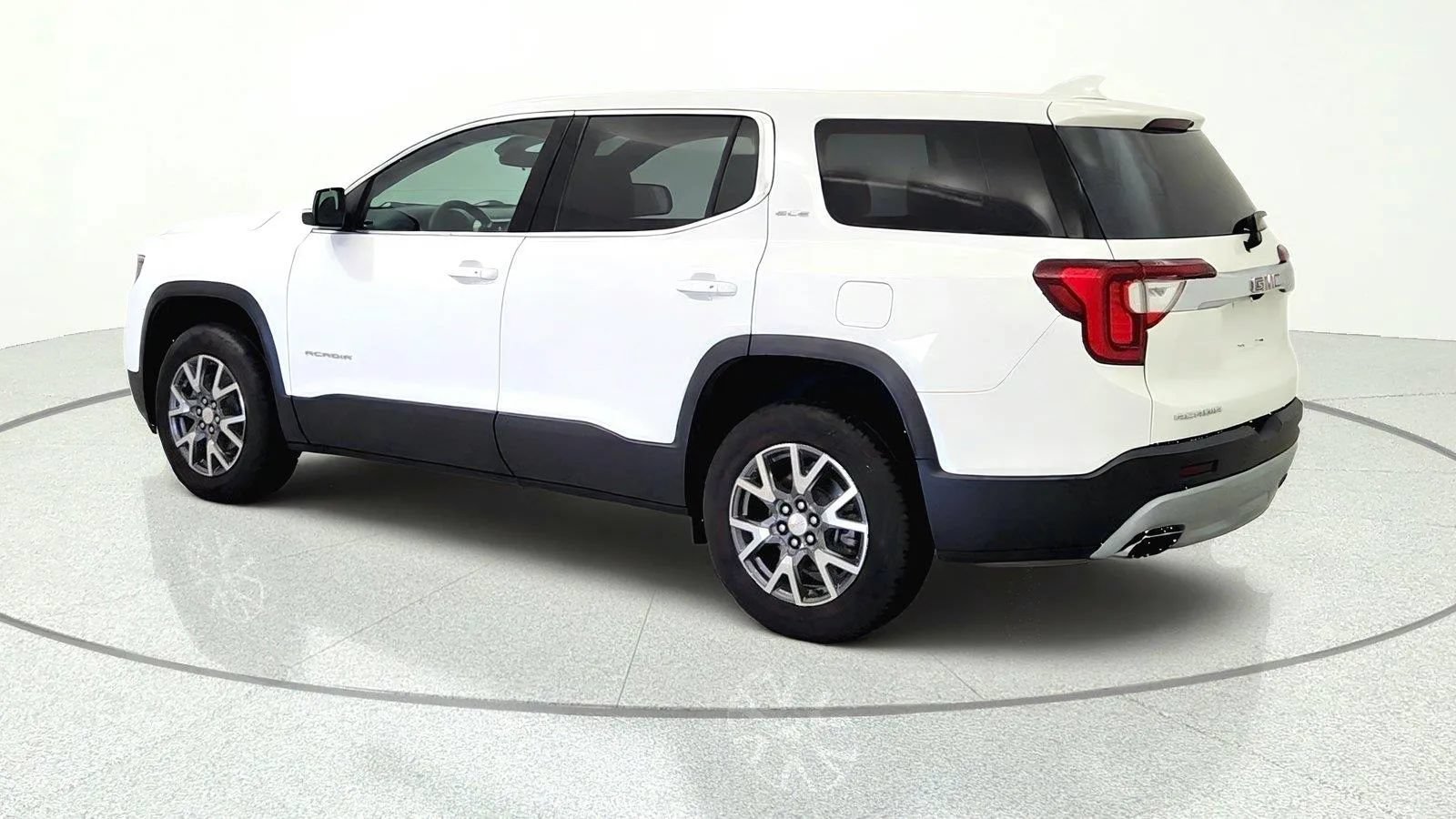 Used 2022 GMC Acadia SLE FWD image 4
