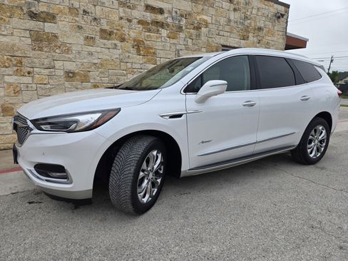 Used 2019 Buick Enclave Avenir w/ Avenir Technology Package FWD image 2