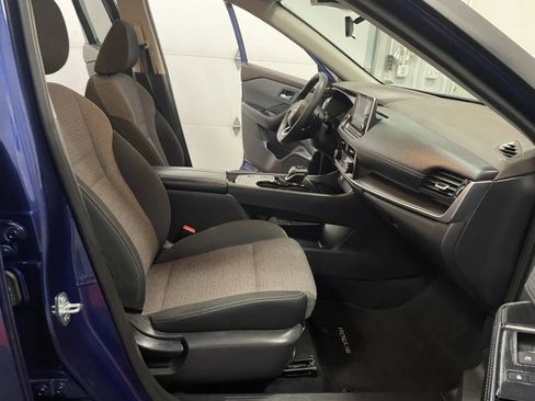 Used 2023 Nissan Rogue SV image 41
