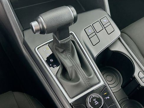 Used 2025 Kia Sportage LX image 24