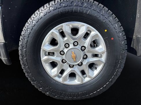Used 2023 Chevrolet Silverado 3500 LT AWD/4WD image 5