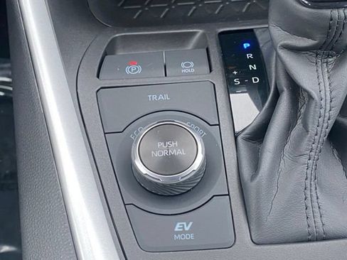 Used 2022 Toyota RAV4 XLE w/ XLE Grade Weather Package AWD/4WD image 19