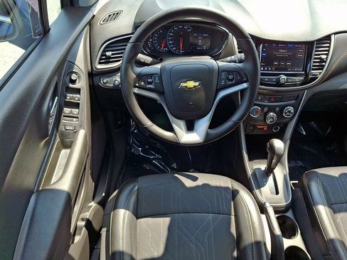 Certified 2020 Chevrolet Trax LT w/ LT Convenience Package FWD image 11