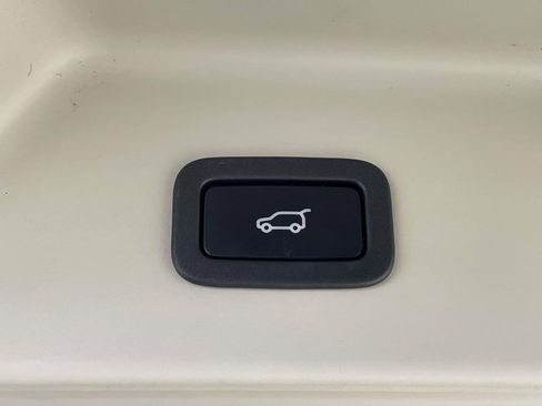 Used 2019 Land Rover Range Rover HSE image 11