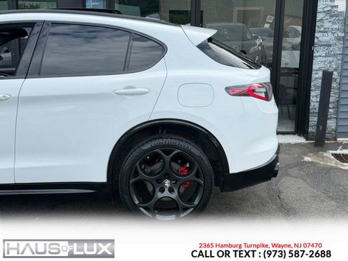 Used 2024 Alfa Romeo Stelvio Veloce AWD/4WD image 12