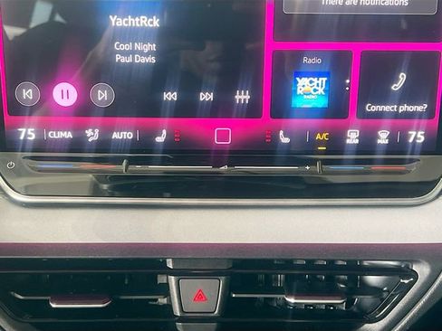 Used 2025 Volkswagen Tiguan SE R-Line image 23