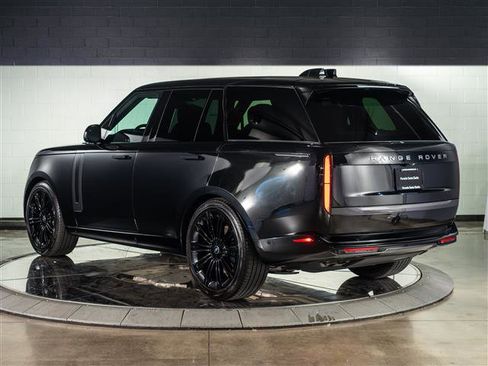 Used 2024 Land Rover Range Rover SE image 3