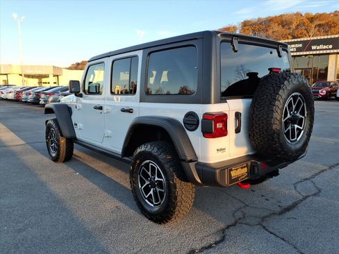 Used 2025 Jeep Wrangler Unlimited Rubicon image 3