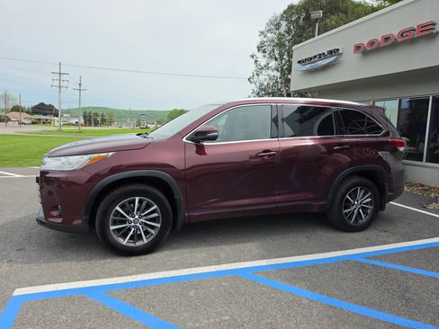 Used 2018 Toyota Highlander XLE AWD/4WD image 7