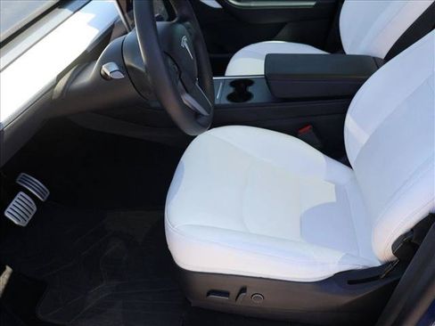 Used 2022 Tesla Model Y Performance AWD/4WD image 21