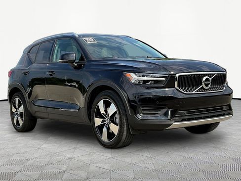 Used 2020 Volvo XC40 T5 Momentum w/ Protection Package Premier AWD/4WD image 3