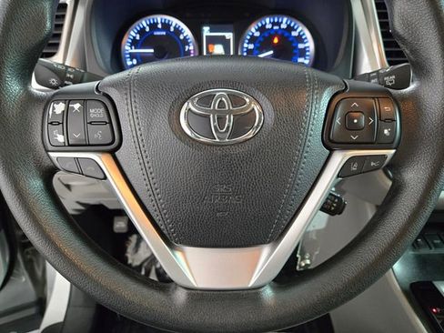 Used 2018 Toyota Highlander LE image 27