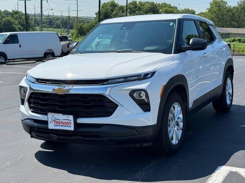 Used 2025 Chevrolet TrailBlazer LS w/ LS Convenience Package FWD image 8