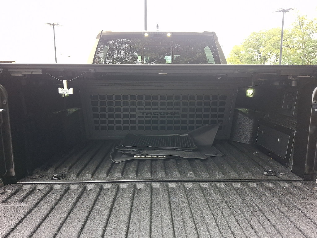 Used 2024 Toyota Tacoma TRD Off-Road w/ TRD Off Road Upgrade Package AWD/4WD image 29
