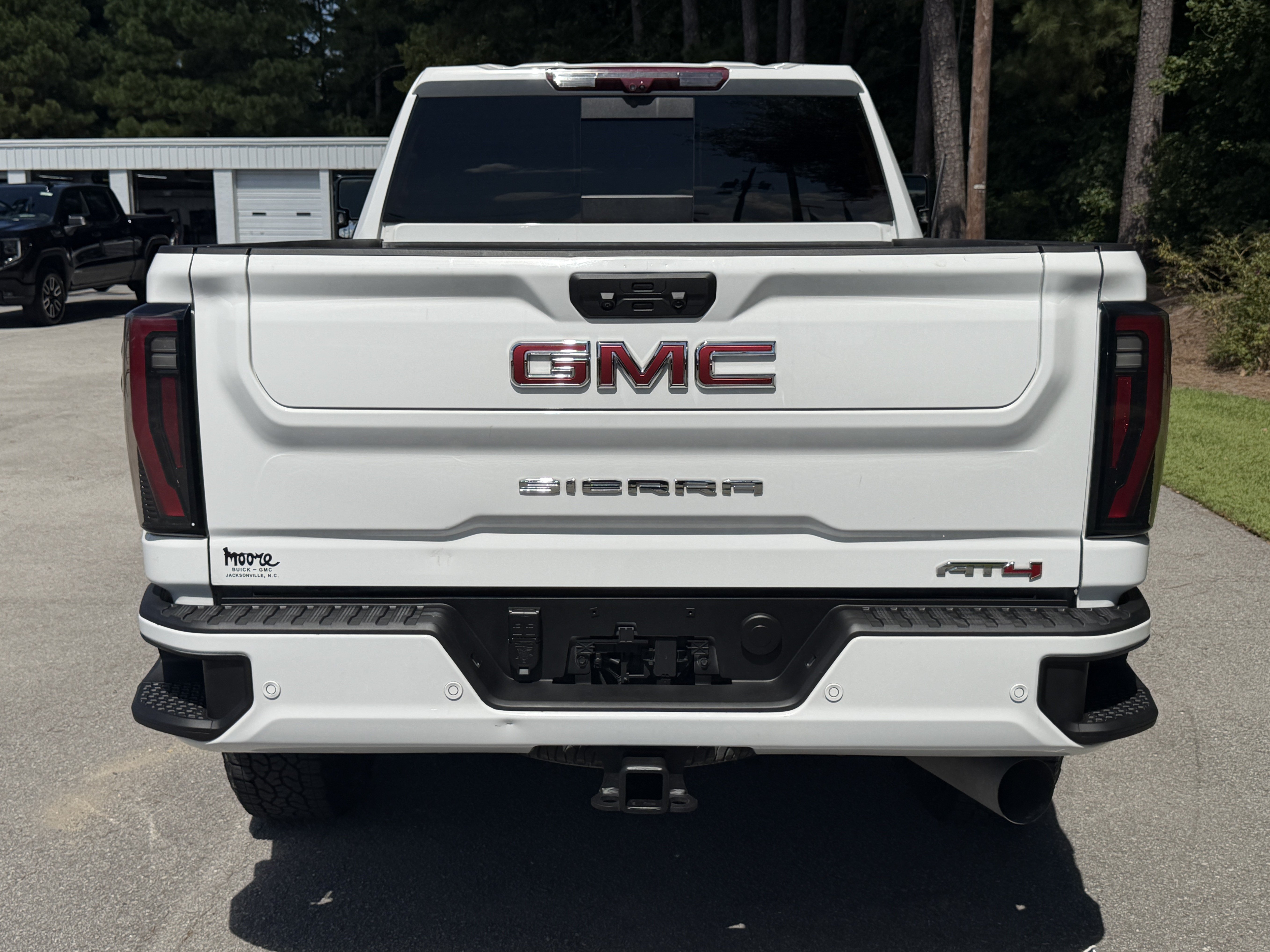 Used 2024 GMC Sierra 2500 AT4 w/ AT4 Premium Plus Package AWD/4WD image 9