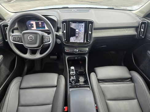 Certified 2025 Volvo XC40 B5 Plus AWD/4WD image 15