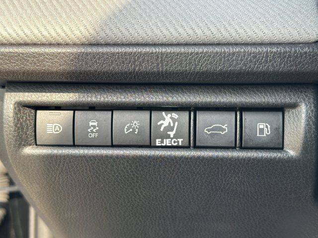 Used 2025 Toyota Camry SE w/ Convenience Package FWD image 29