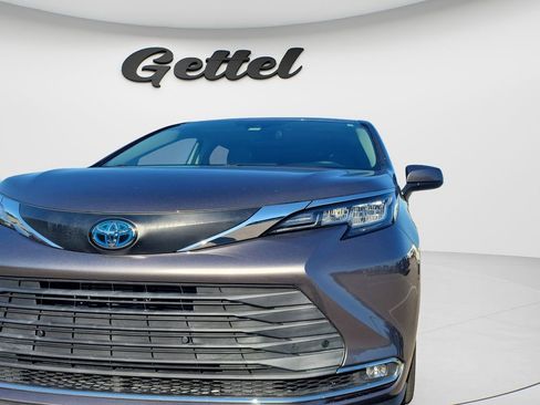 Used 2021 Toyota Sienna XLE FWD image 9