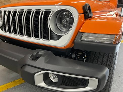 New 2026 Jeep Wrangler Unlimited Sahara w/ Whitecap Package AWD/4WD image 10