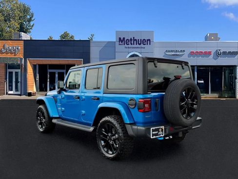Used 2022 Jeep Wrangler Unlimited Sahara w/ Cold Weather Group AWD/4WD image 7