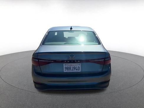 Used 2025 Volkswagen Jetta SE image 12